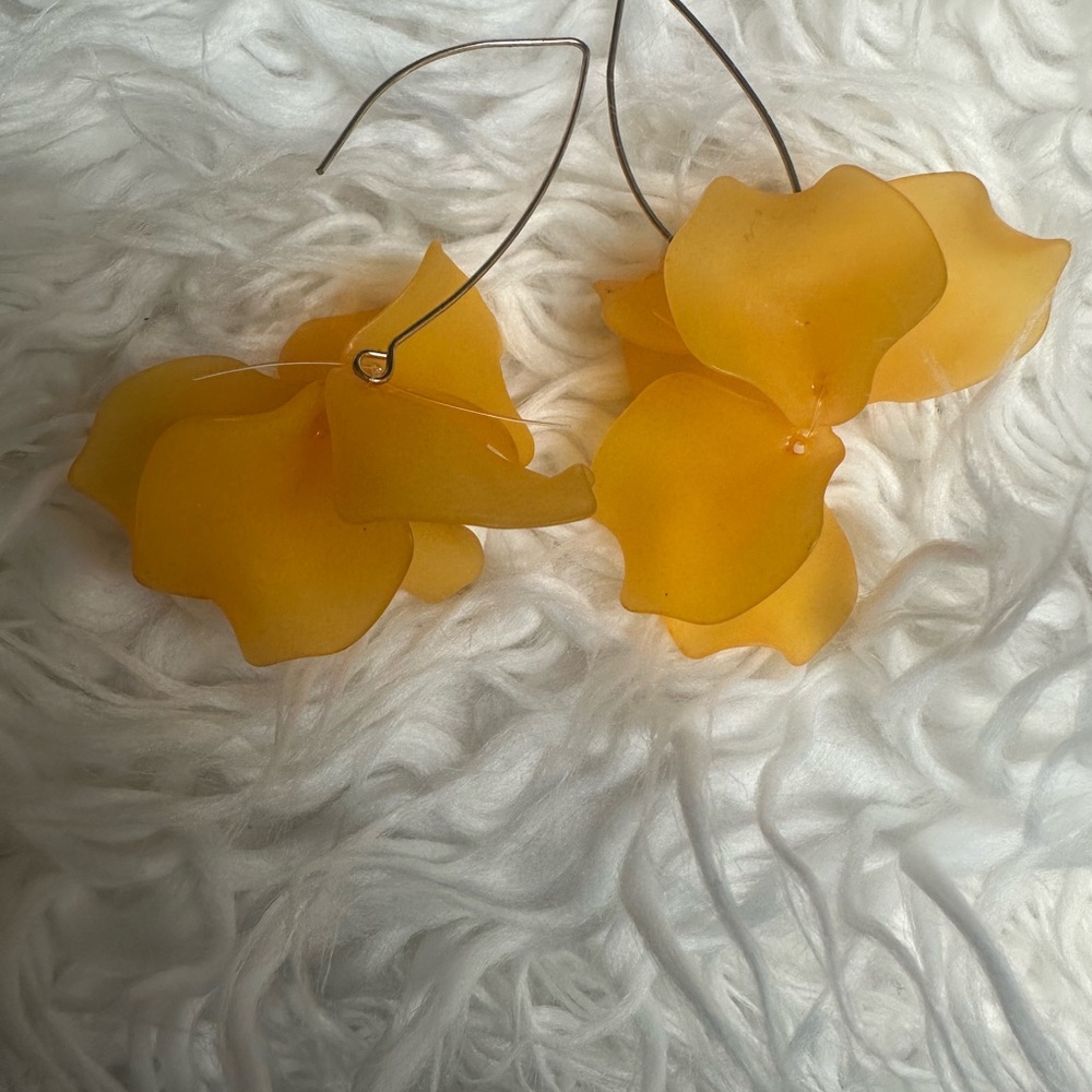 Elegant Gold Floral Earrings